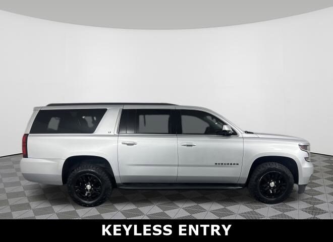 2020 Chevrolet Suburban LT photo 2