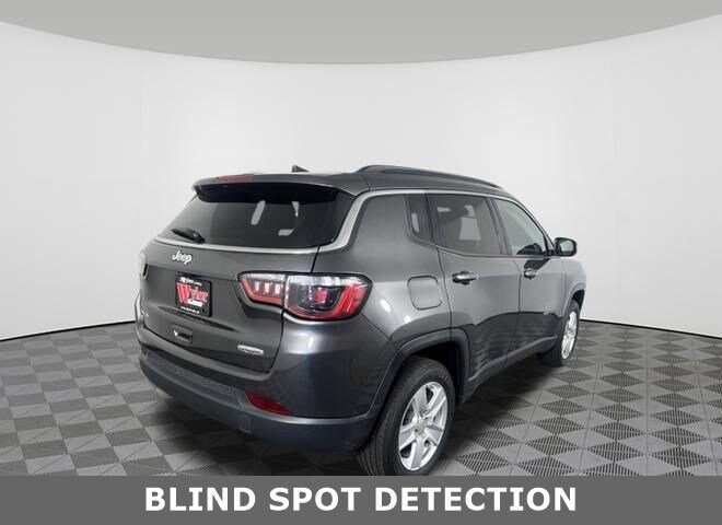 2022 Jeep Compass Latitude photo 3