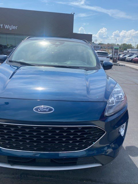 2020 Ford Escape Titanium Hybrid photo 2