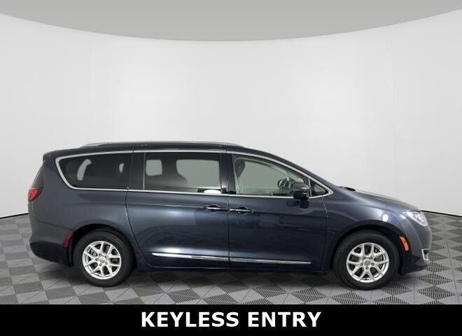 2020 Chrysler Pacifica Touring L photo 2