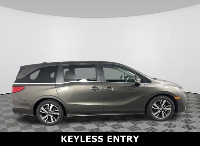 2023 Honda Odyssey Touring photo 2