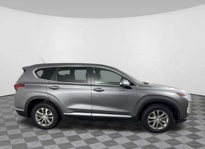 2019 Hyundai Santa Fe SE photo 2