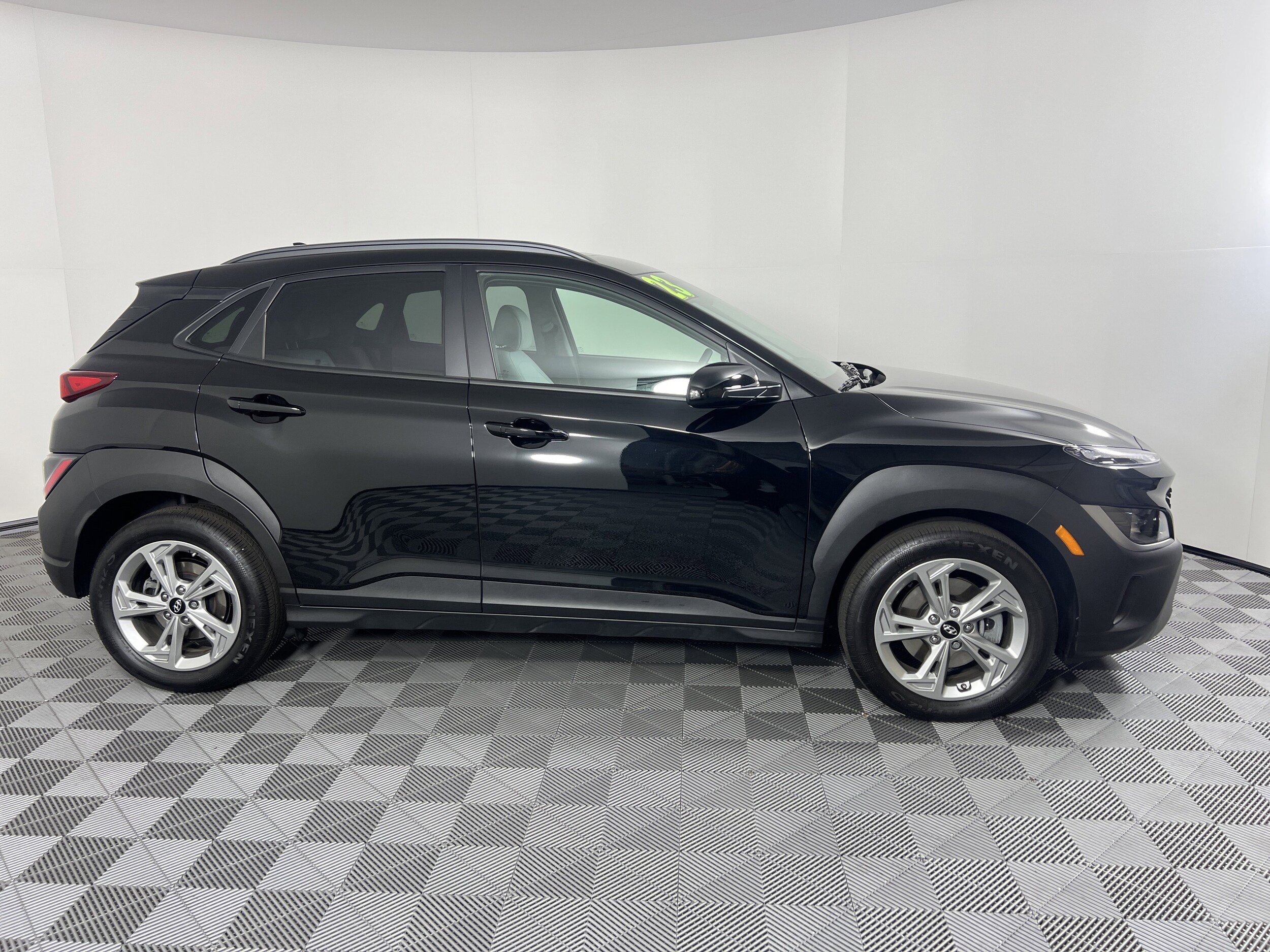 2023 Hyundai Kona SEL photo 2