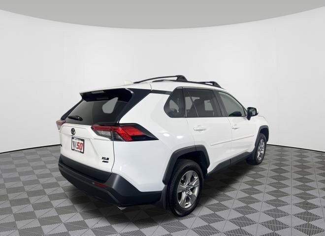 2024 Toyota RAV4 XLE photo 3