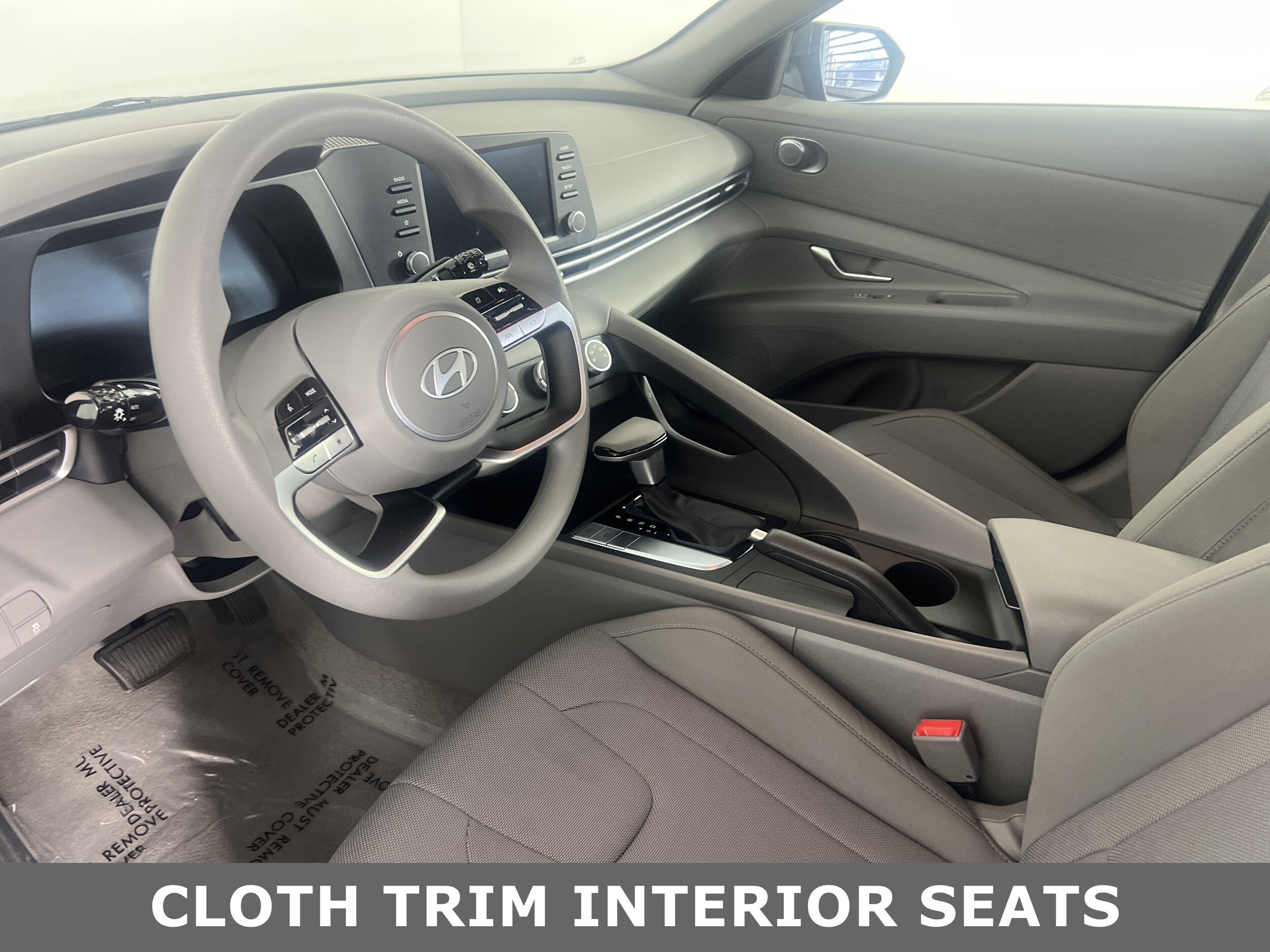 2025 Hyundai Elantra SE photo 3