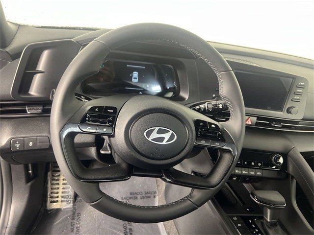 2025 Hyundai Elantra SEL Sport photo 4