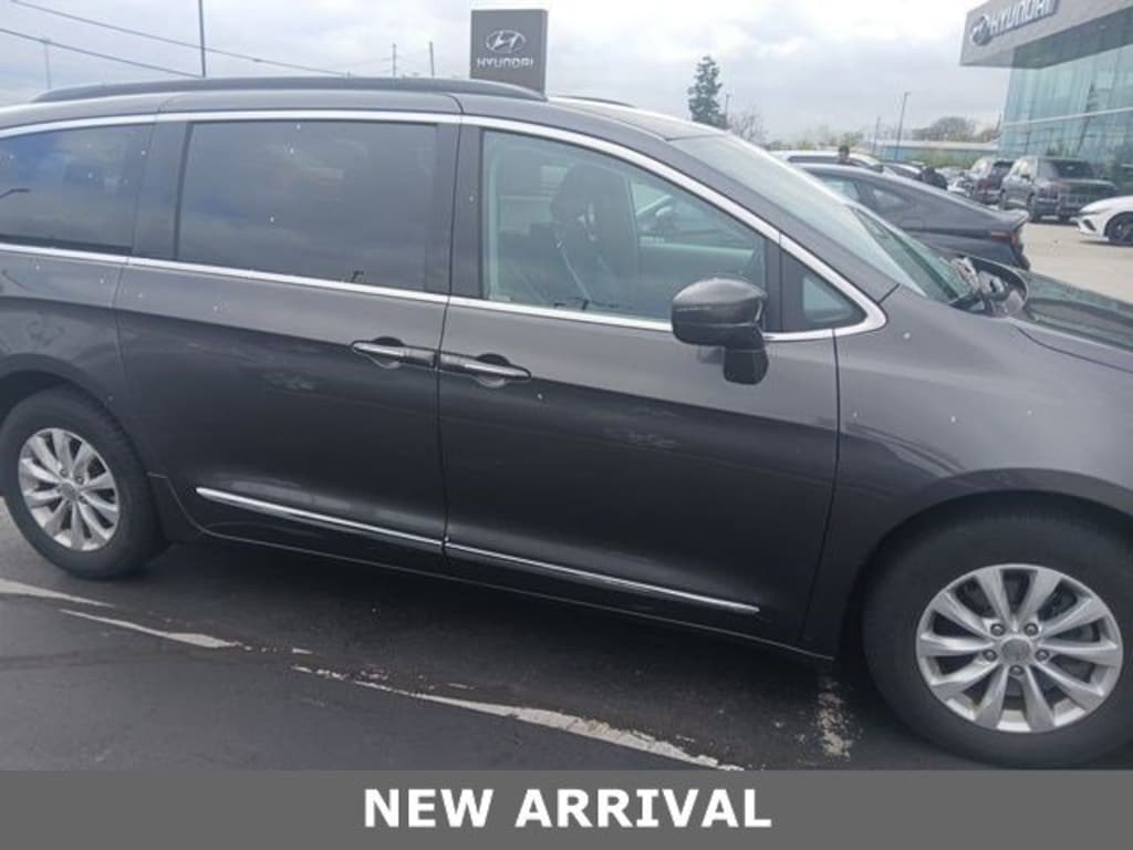 Used 2017 Chrysler Pacifica Touring-L Van