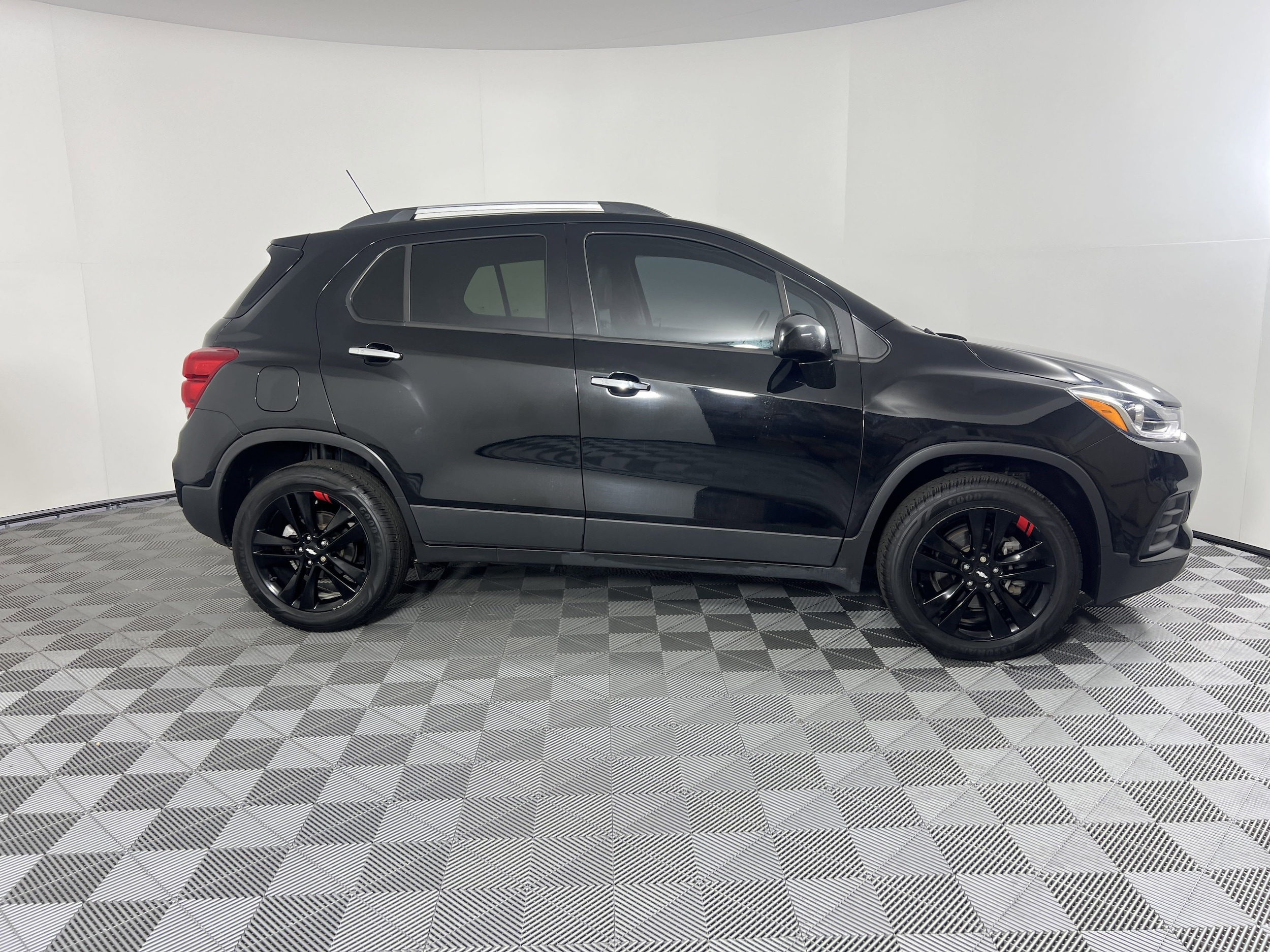 Used 2018 Chevrolet Trax LT with VIN 3GNCJPSB2JL191191 for sale in Fairfield, OH