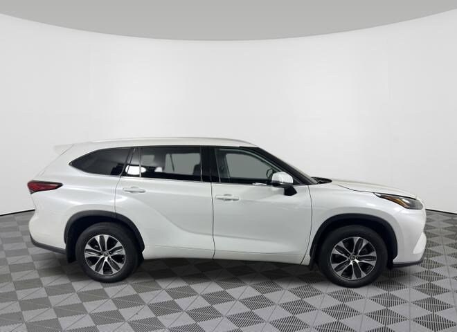 2024 Toyota RAV4 LE photo 2