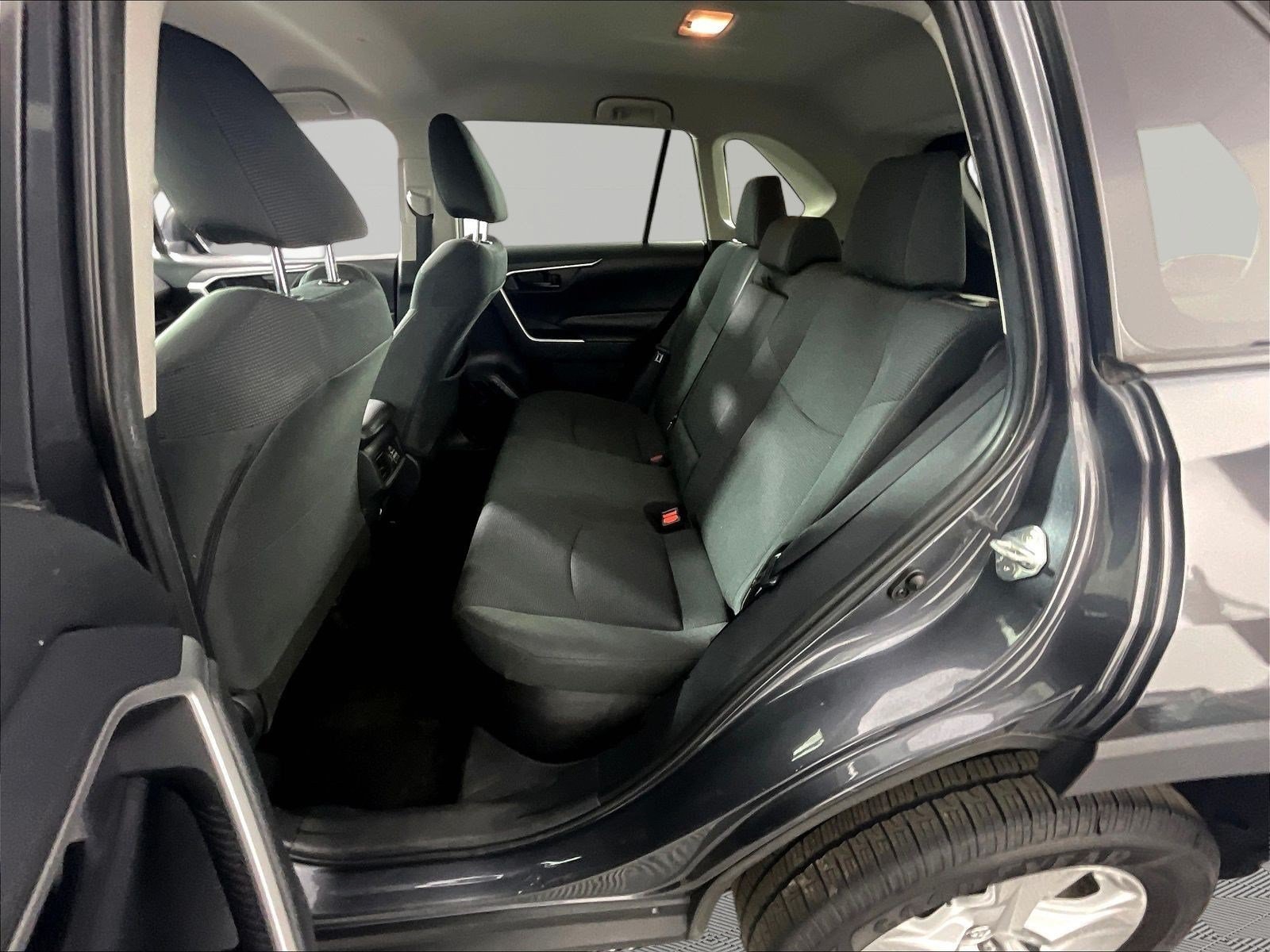 2019 Toyota RAV4 LE - Photo 23