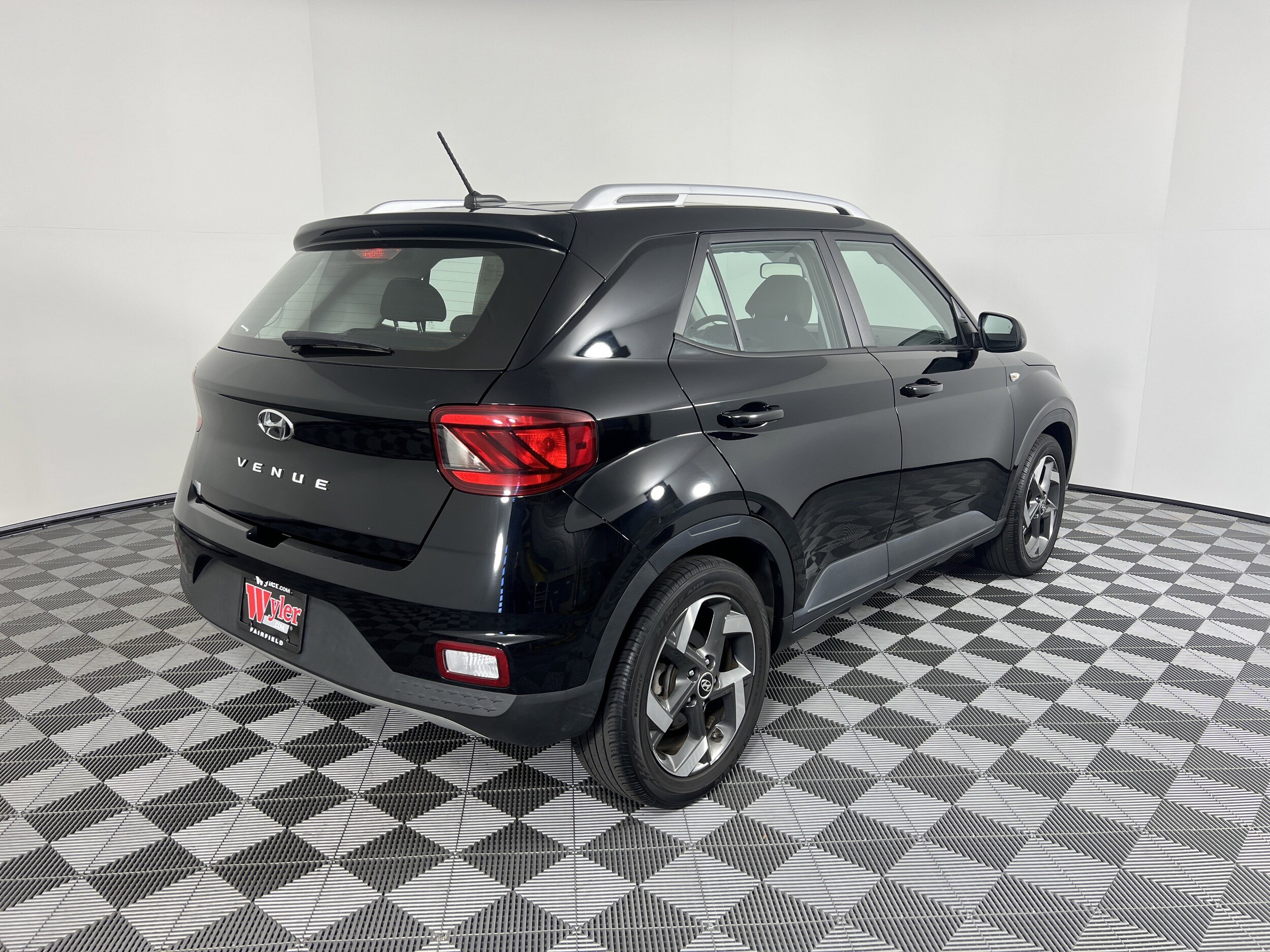 2023 Hyundai Venue SEL photo 2