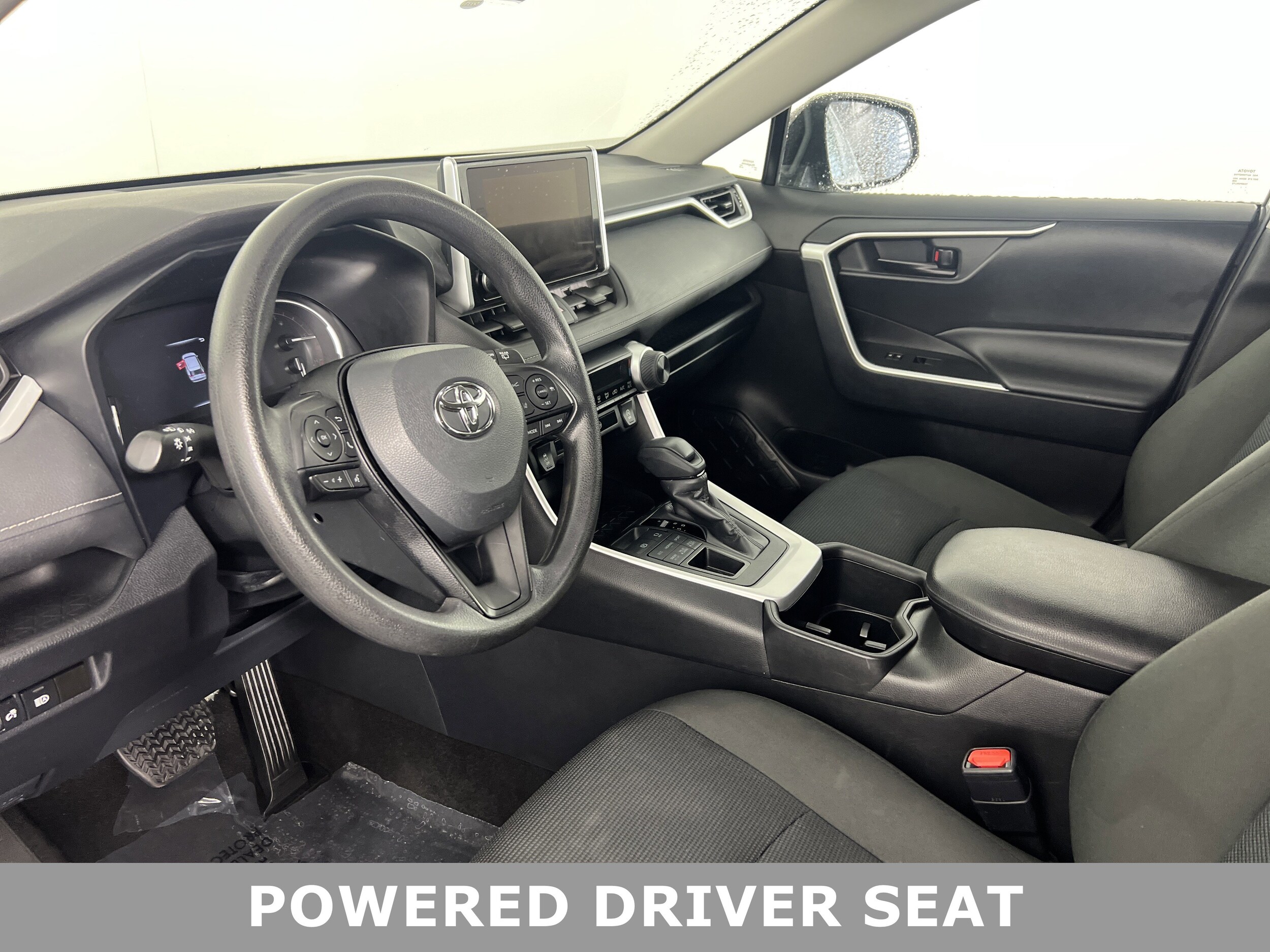 2024 Toyota RAV4 Hybrid XLE photo 4
