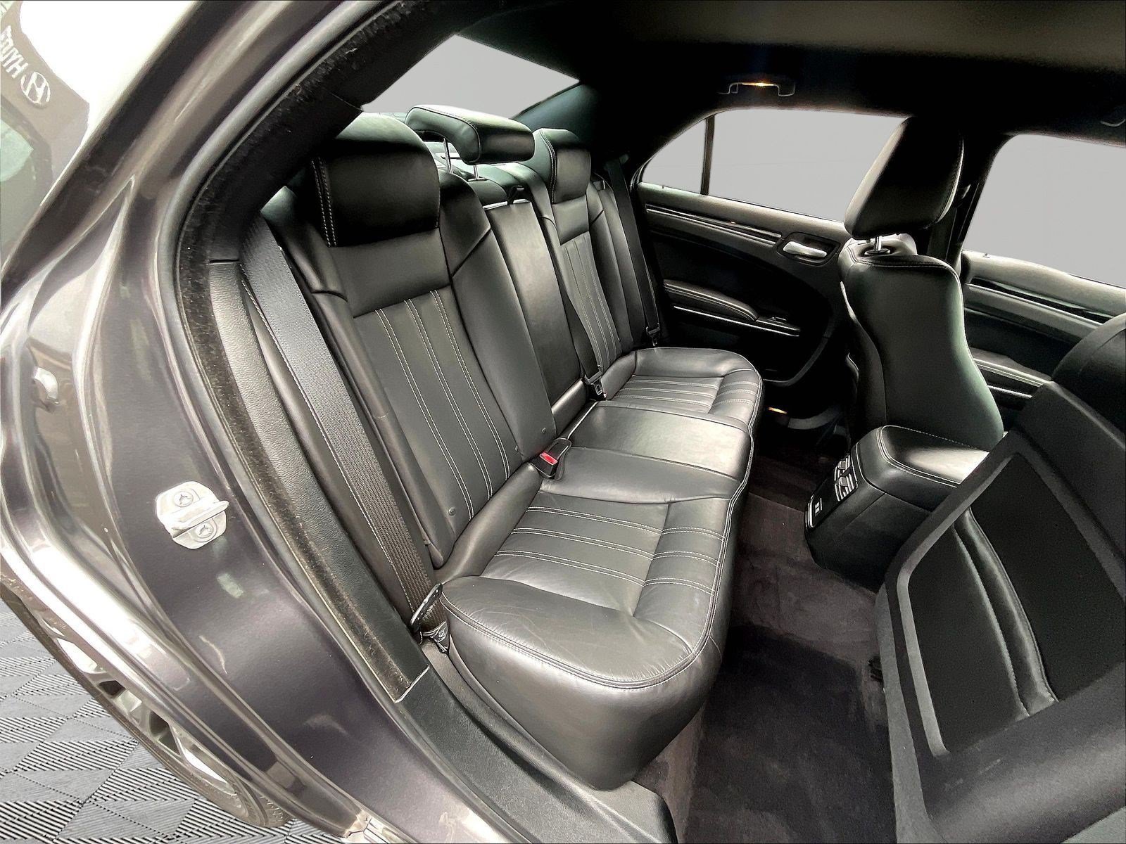 2018 Chrysler 300 S - Photo 26