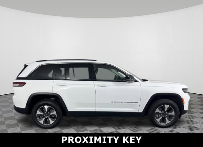 2022 Jeep Cherokee Limited 4xe photo 2
