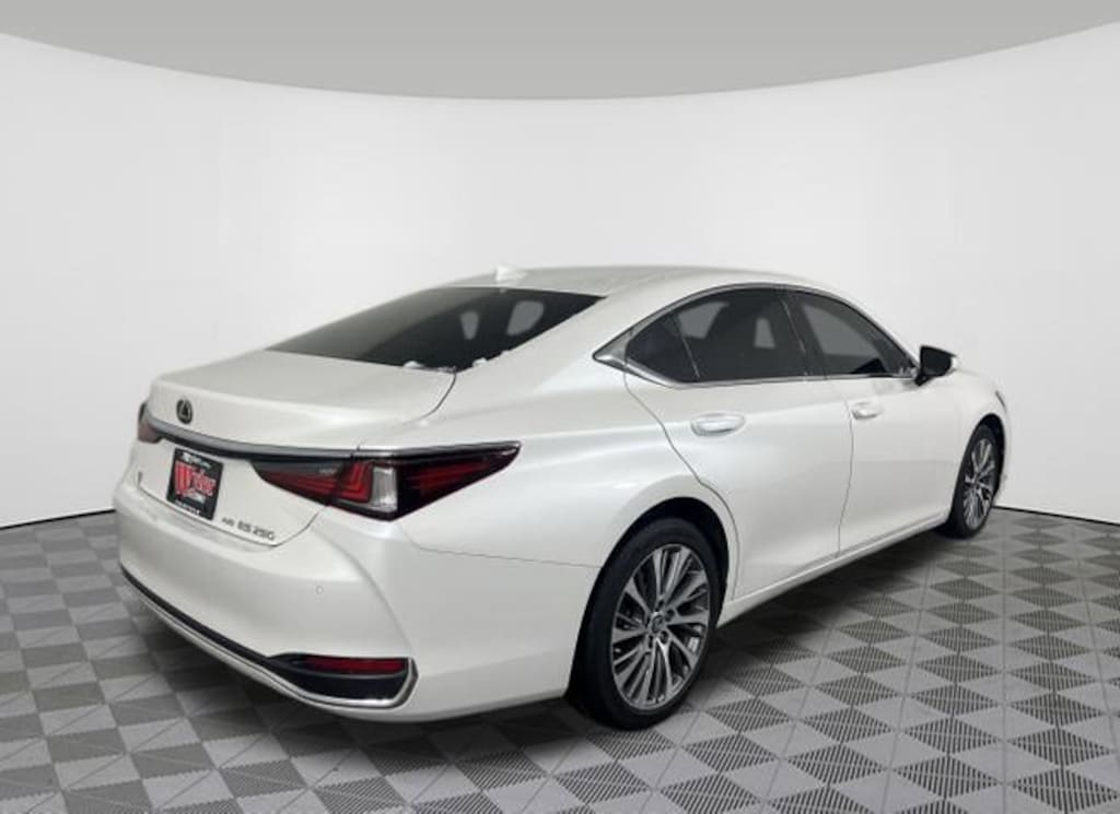 Used 2021 Lexus ES 250 Sedan
