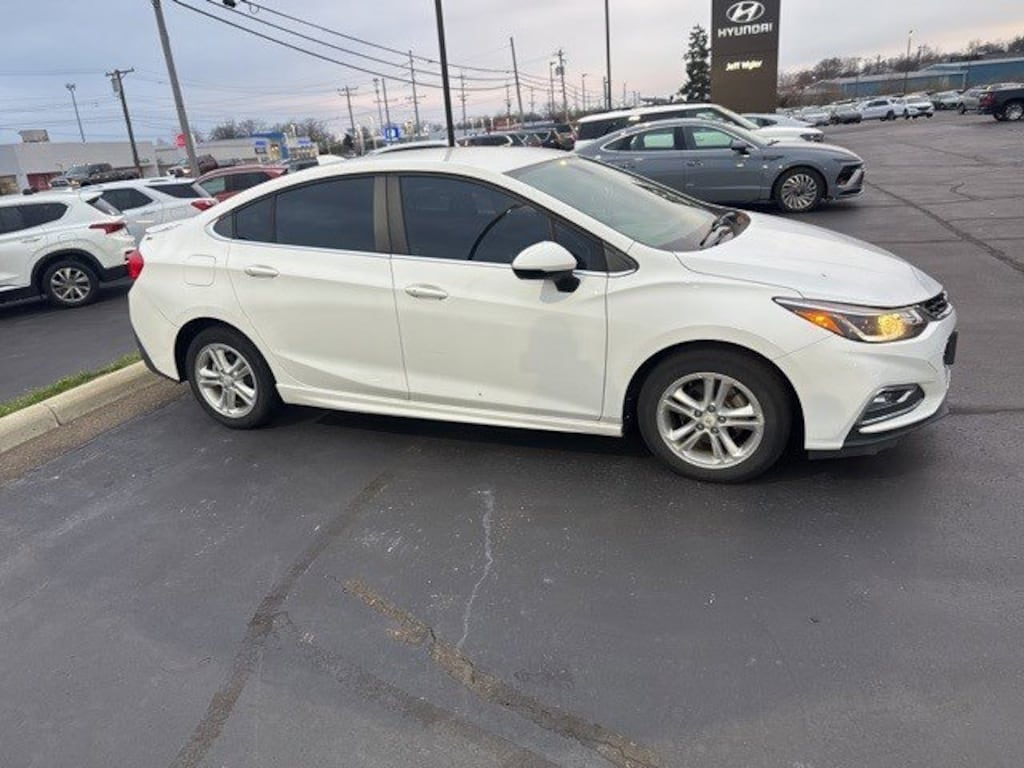 Used 2017 Chevrolet Cruze LT Auto Sedan