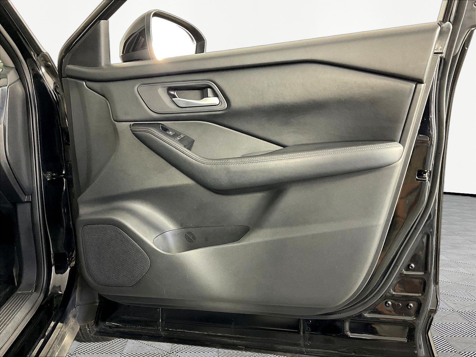 2024 Nissan Rogue SV - Photo 31