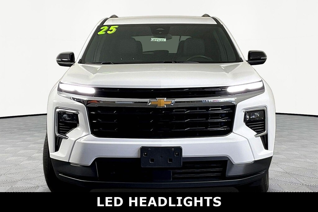 Used 2025 Chevrolet Traverse LT SUV