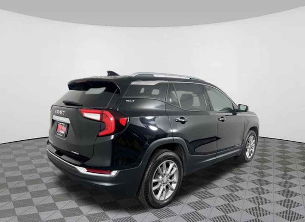 Used 2024 GMC Terrain SLT SUV