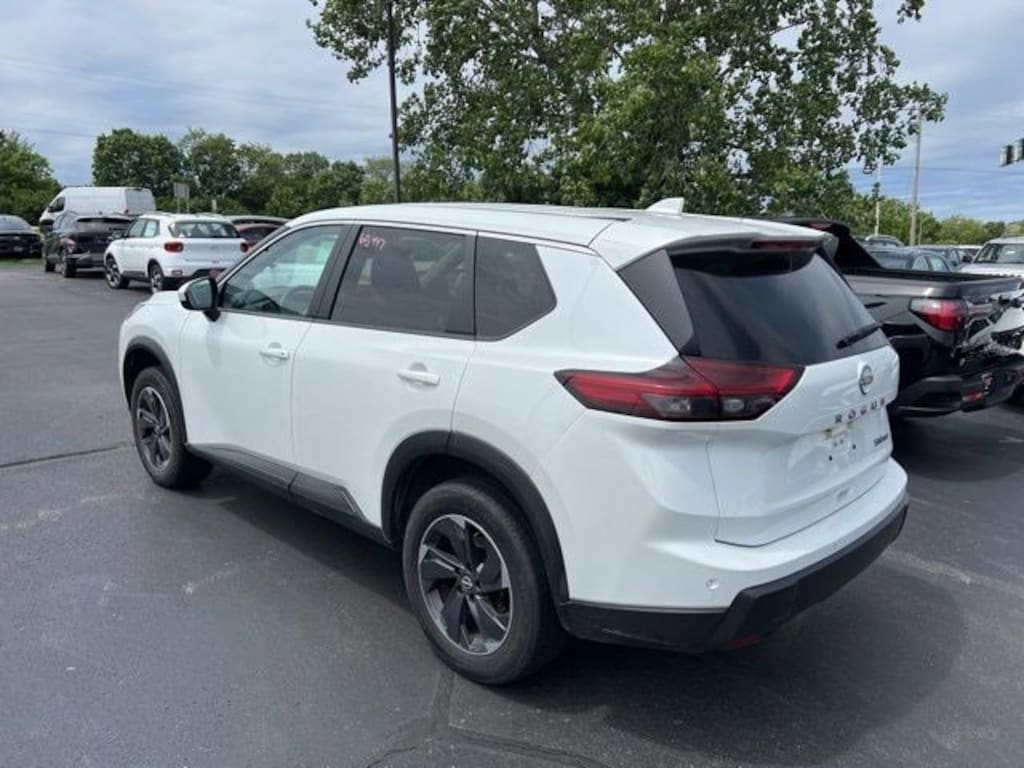 Used 2024 Nissan Rogue SV SUV