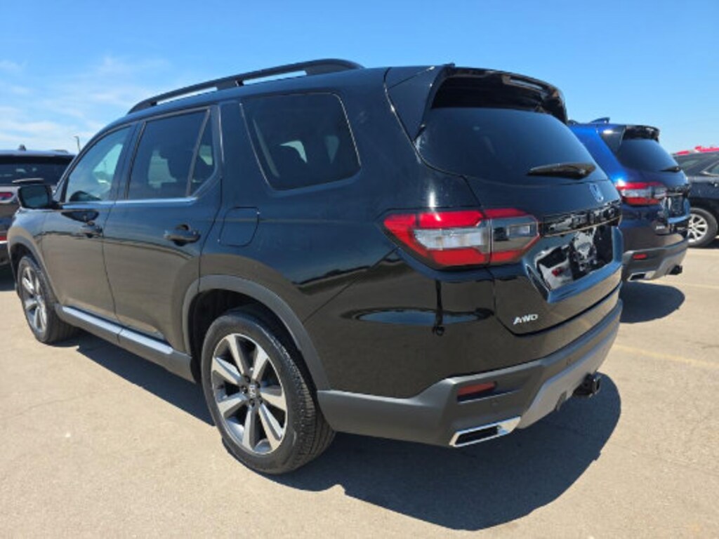Used 2025 Honda Pilot Elite