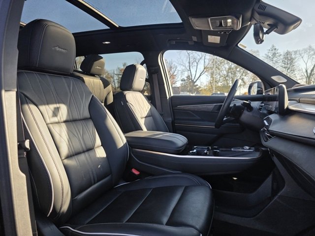 2025 Buick Enclave Avenir photo 4