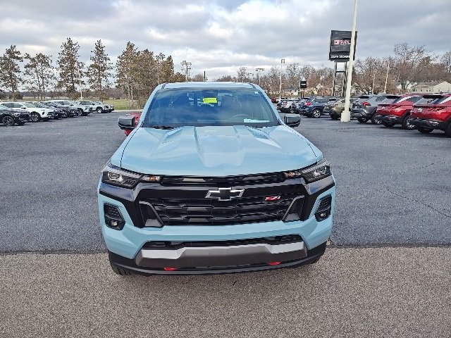 2025 Chevrolet Colorado Z71 photo 2