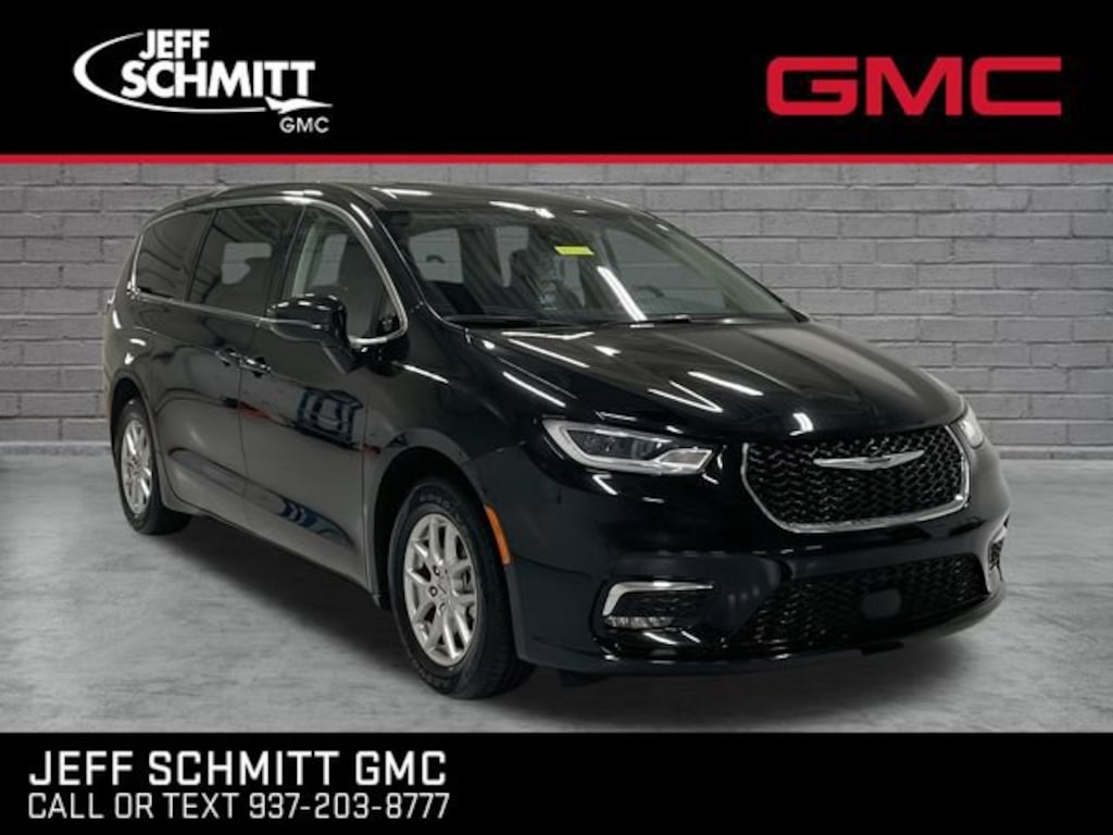 Used 2024 Chrysler Pacifica Touring L