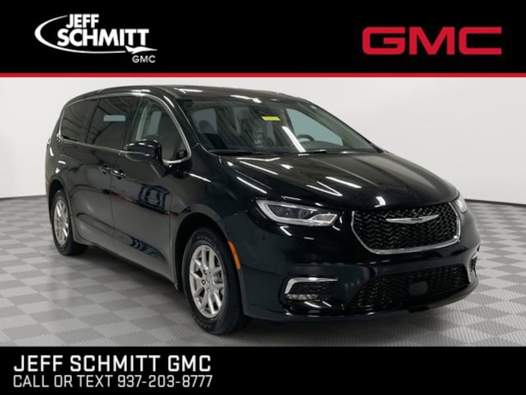 Used 2024 Chrysler Pacifica Touring L