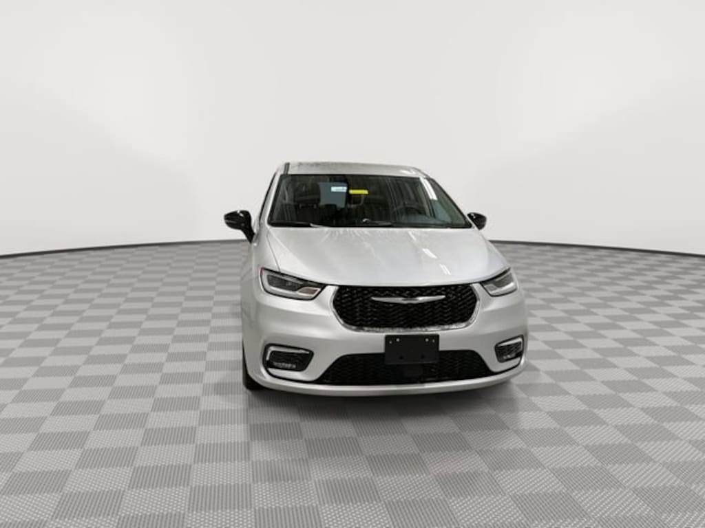 Used 2024 Chrysler Pacifica Touring L