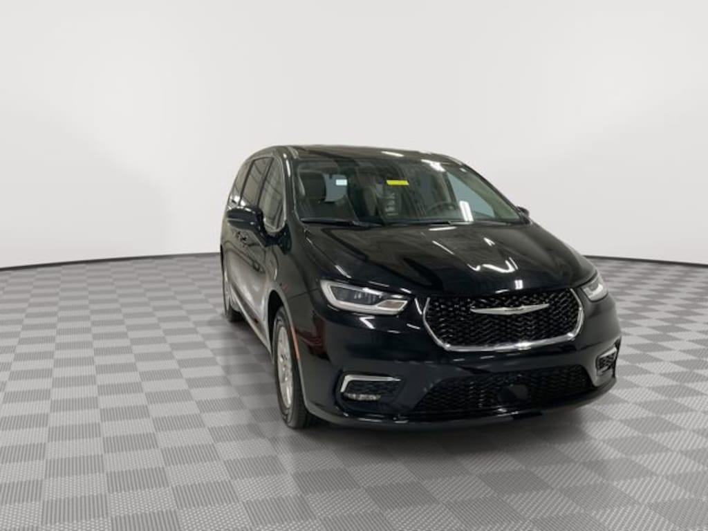 Used 2024 Chrysler Pacifica Touring L