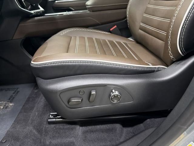 2026 GMC Acadia Denali Ultimate - Photo 24