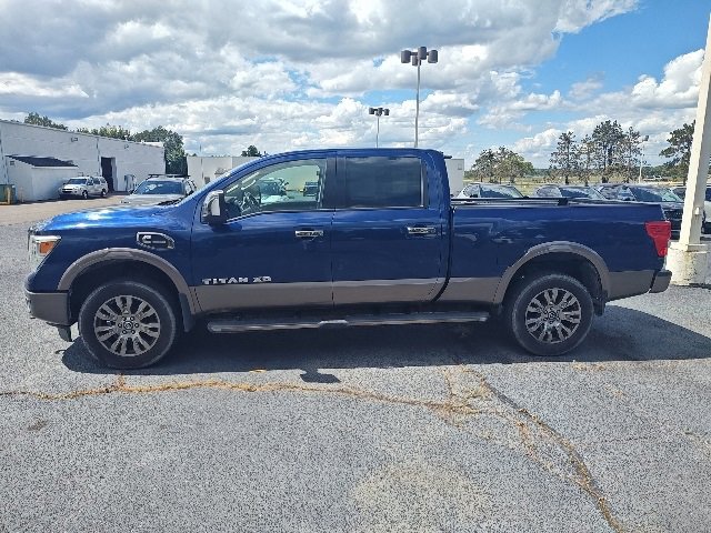 2016 Nissan Titan Platinum Reserve photo 3