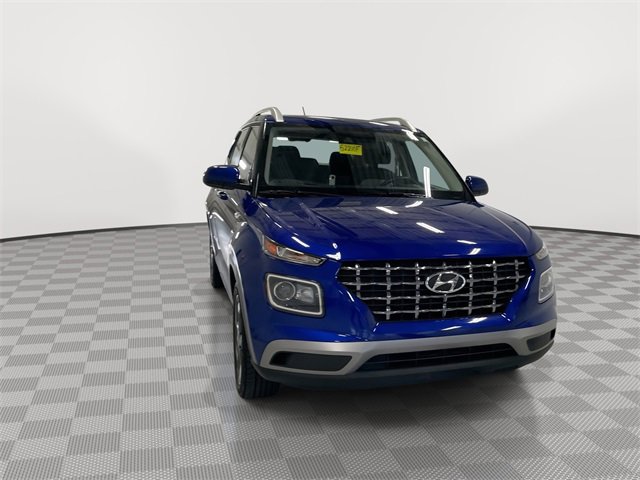 2024 Hyundai Venue SEL photo 2