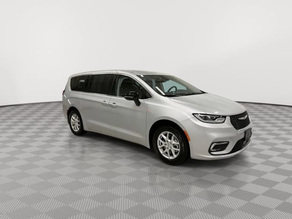 Used 2024 Chrysler Pacifica Touring L