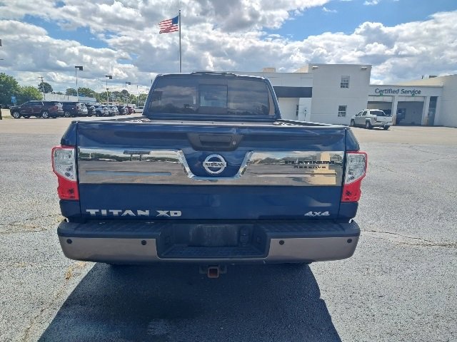 2016 Nissan Titan Platinum Reserve photo 4
