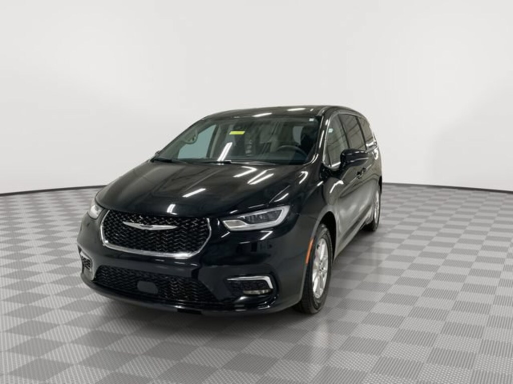Used 2024 Chrysler Pacifica Touring L