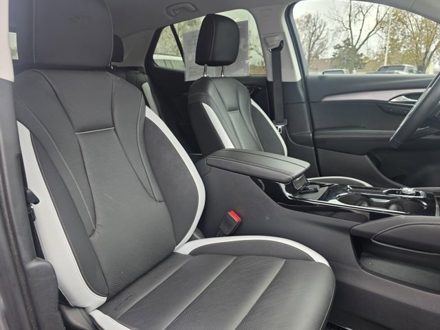 2025 Buick Envision Sport Touring photo 3