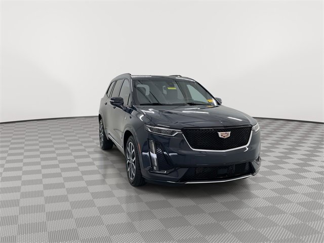 2025 Cadillac XT6 Sport photo 2