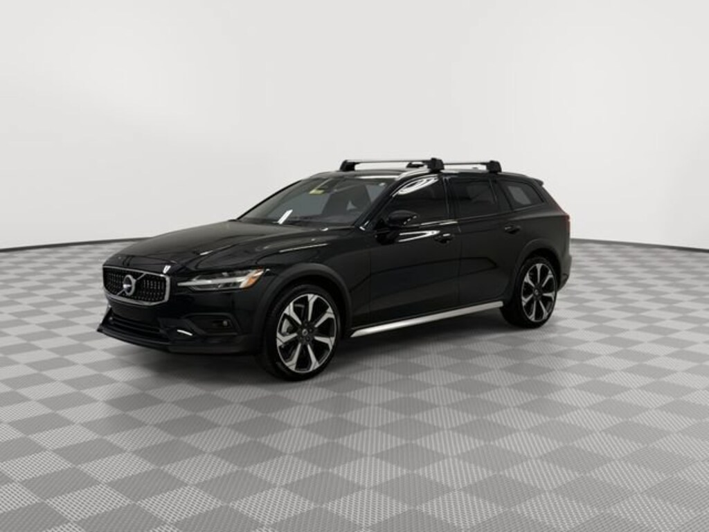 Used 2025 Volvo V60 Cross Country Ultra