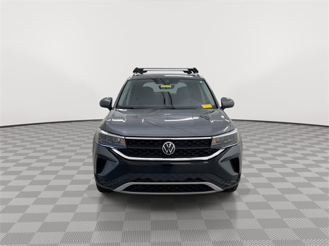 2022 Volkswagen Taos SE photo 2