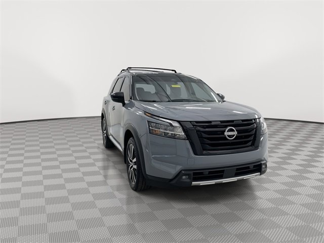 2024 Nissan Pathfinder Platinum photo 2