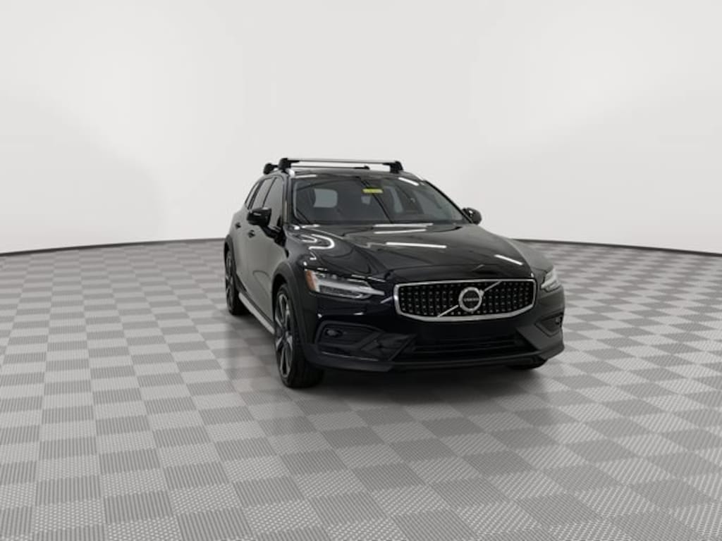 Used 2025 Volvo V60 Cross Country Ultra