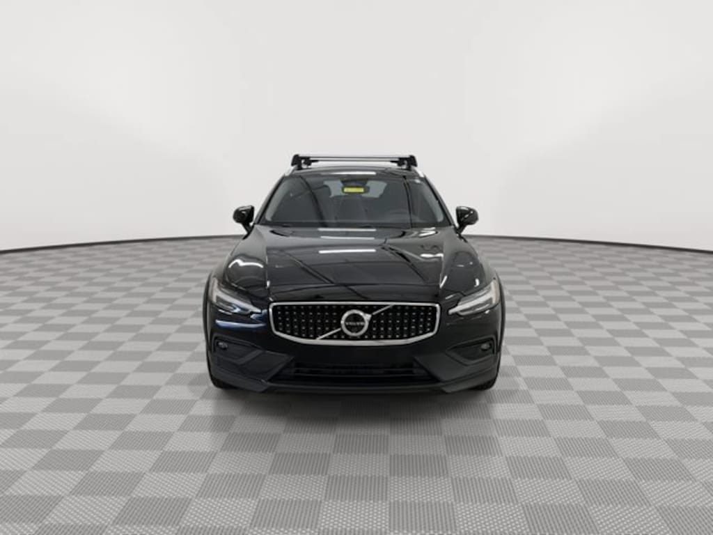 Used 2025 Volvo V60 Cross Country Ultra