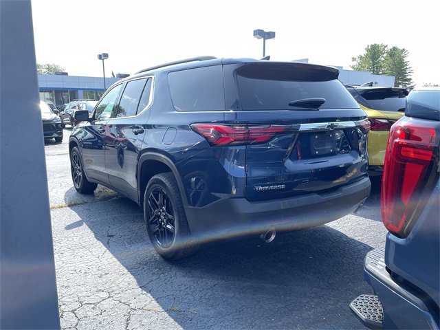 2023 Chevrolet Traverse Cloth photo 2