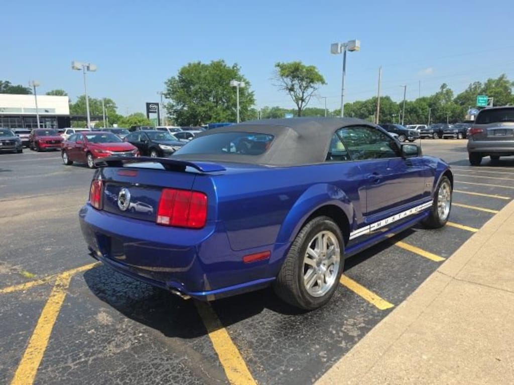 Used 2005 Ford Mustang GT Deluxe