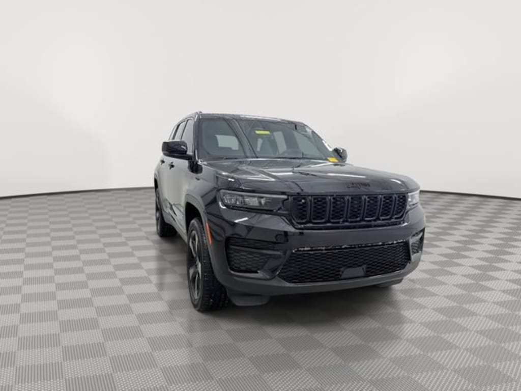 Used 2024 Jeep Grand Cherokee Altitude X 4x4 SUV