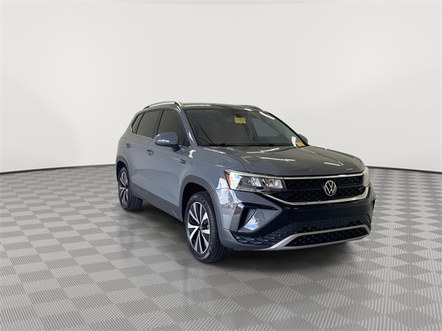 2023 Volkswagen Taos SE photo 2