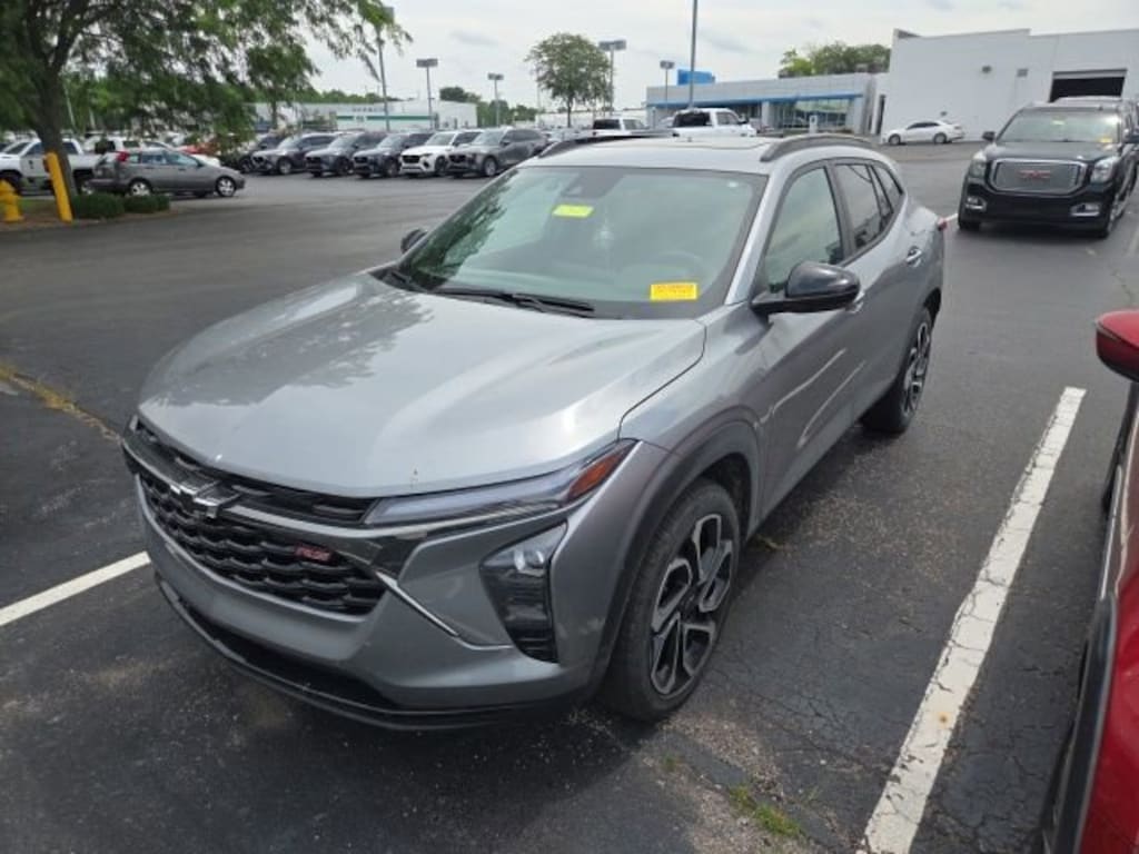 Used 2025 Chevrolet Trax 2RS SUV