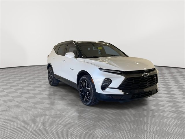 2023 Chevrolet Blazer RS photo 2